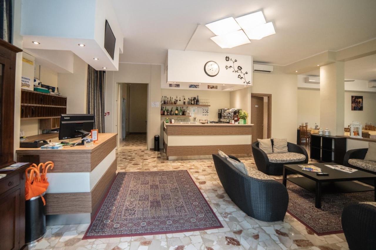 Hotel Sayonara มิลาโน แมริตทิมา ภายนอก รูปภาพ